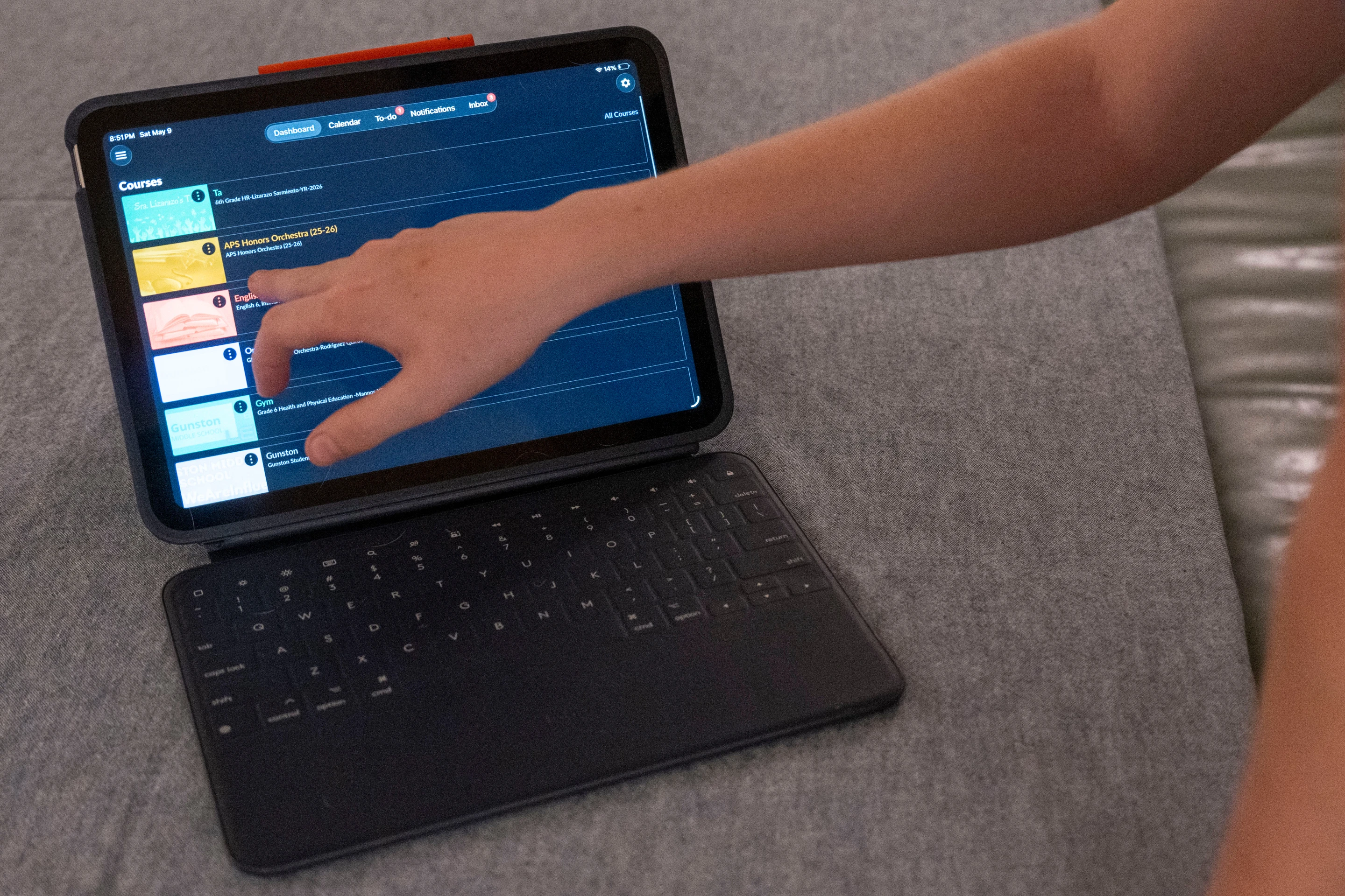 America’s Schools Face Growing Backlash Over Digital Devices as Screens Dominate Classrooms education