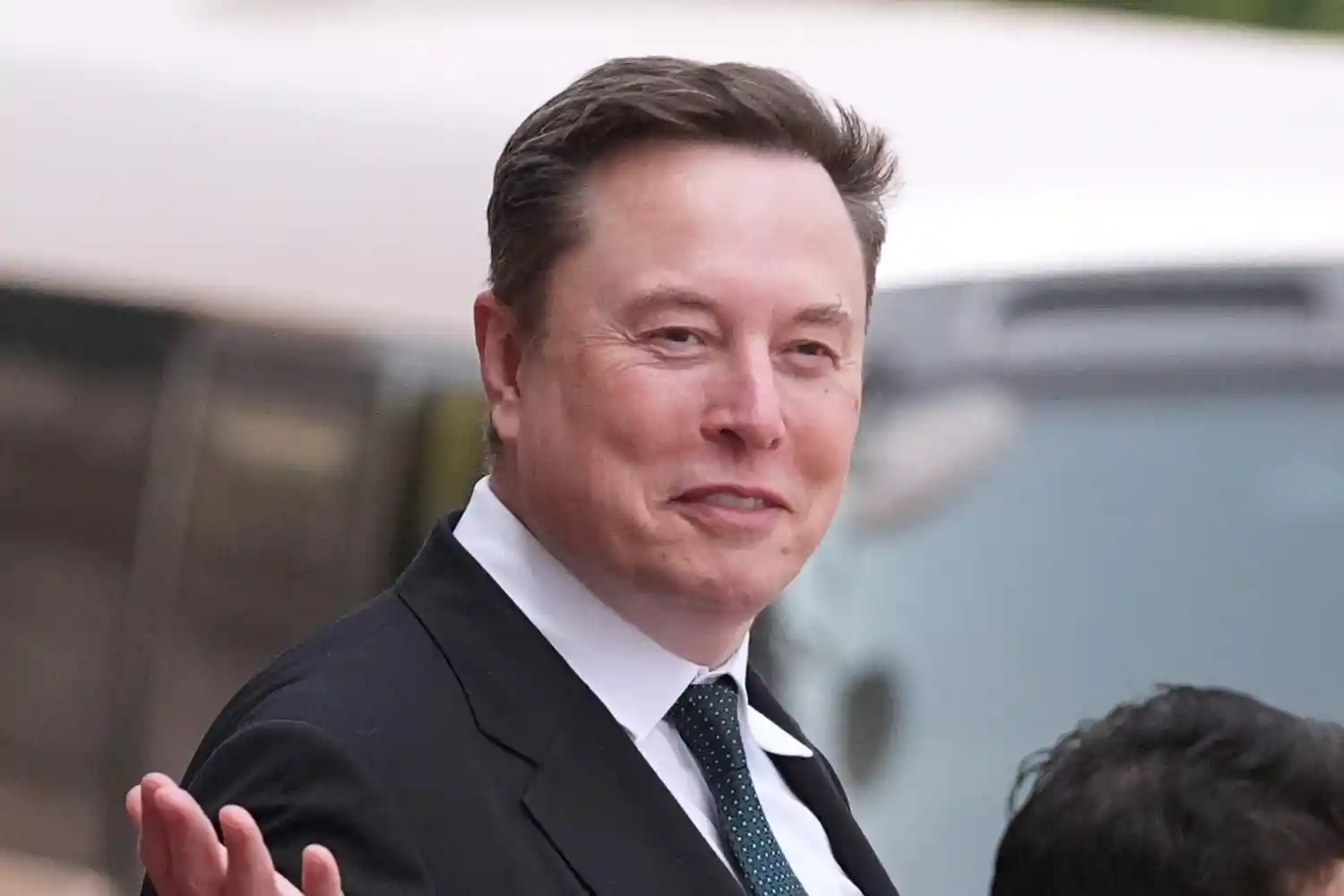 /images/ceo-pay-rise-2025-compensation-packages.webp