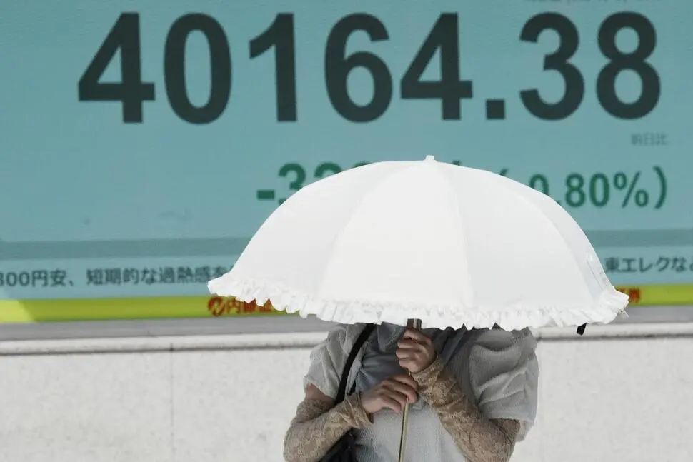 Markets in Flux: Global Stocks Waver After Wall Street's Record-Breaking Surge